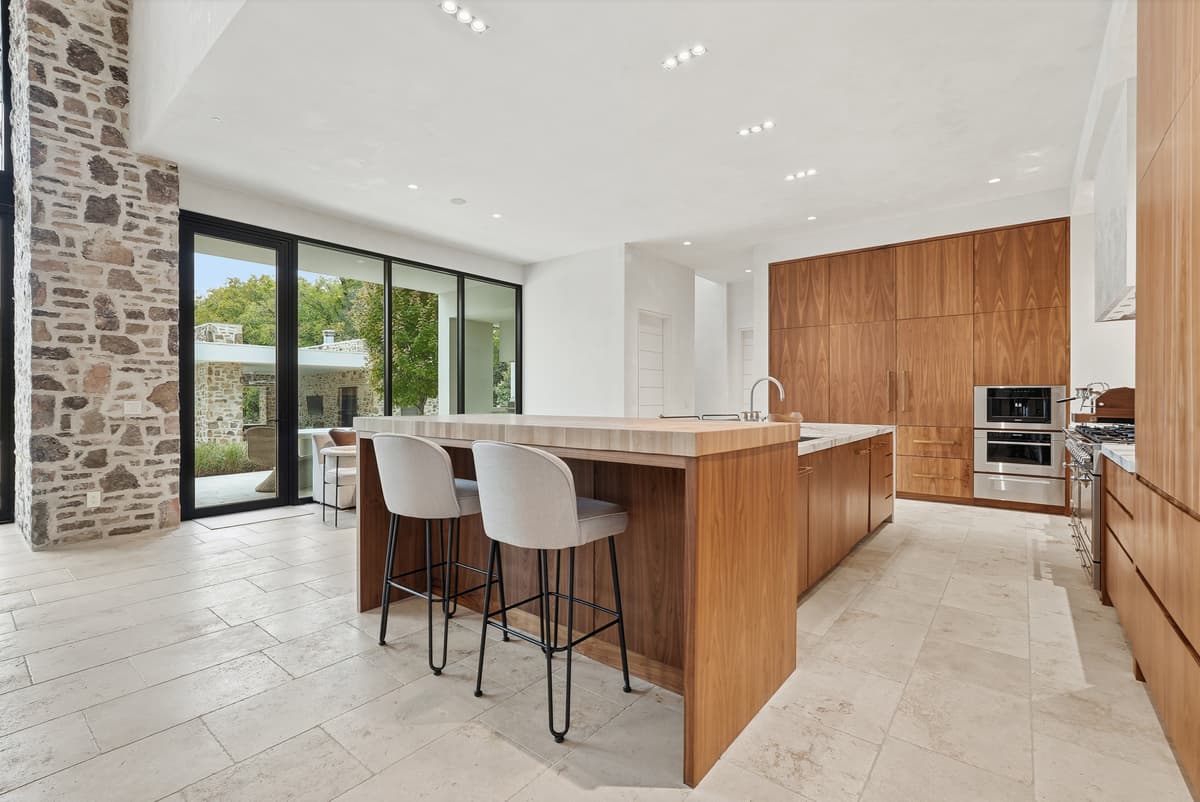 4231 Franklin Pike — Interior